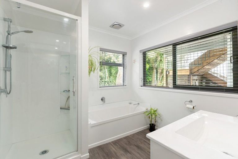 Photo of property in 142a Thames Coast Sh25 Road, Whakatete Bay, Thames, 3575