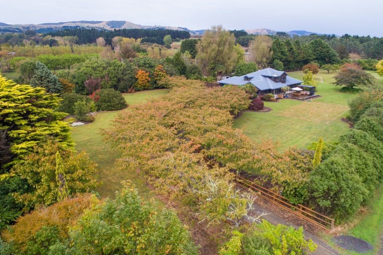 Photo of property in 46 Turitea Road, Fitzherbert, Palmerston North, 4472