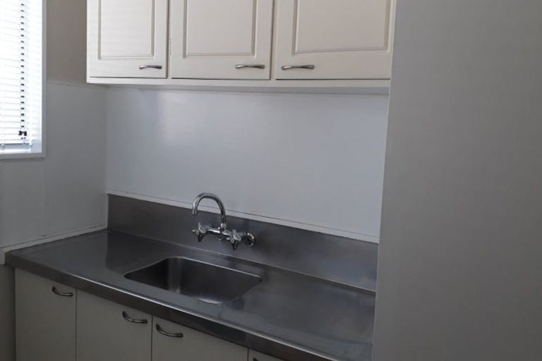 Photo of property in 2/1 Glenbrook Grove, Naenae, Lower Hutt, 5011