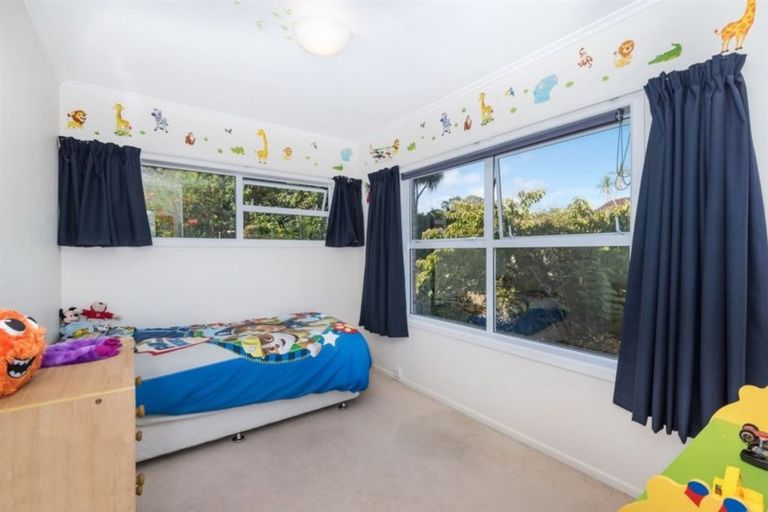 Photo of property in 33 Mayfair Crescent, Mairangi Bay, Auckland, 0630