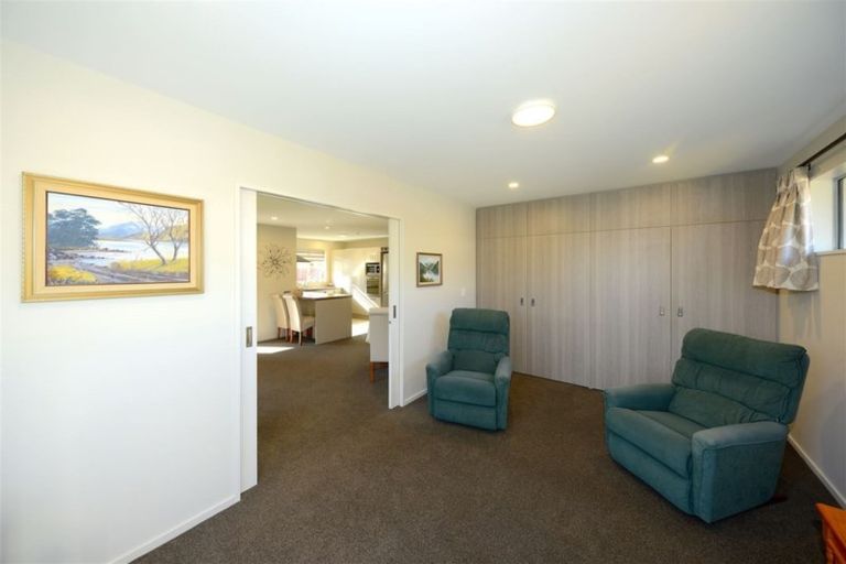 Photo of property in 104 Wainoni Road, Avondale, Christchurch, 8061
