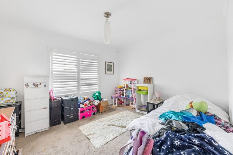 Photo of property in 2 King Richard Place, Browns Bay, Auckland, 0630