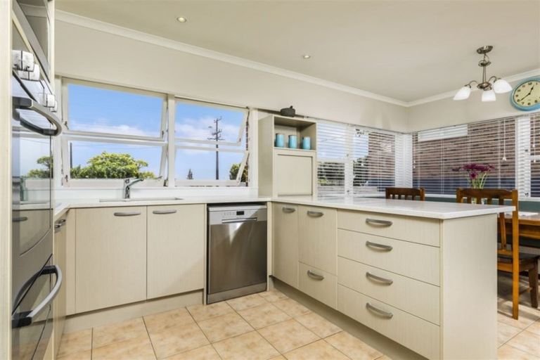 Photo of property in 1066 Scenic Drive North, Swanson, Auckland, 0816
