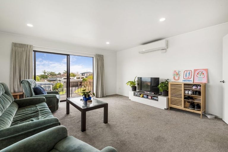 Photo of property in 3 Trevone Place, Forrest Hill, Auckland, 0620