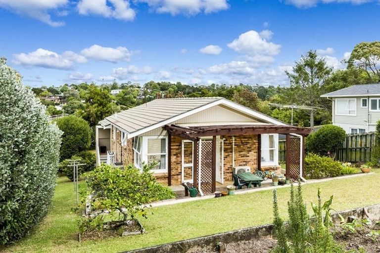 Photo of property in 73 Lynden Avenue, Hillcrest, Auckland, 0627