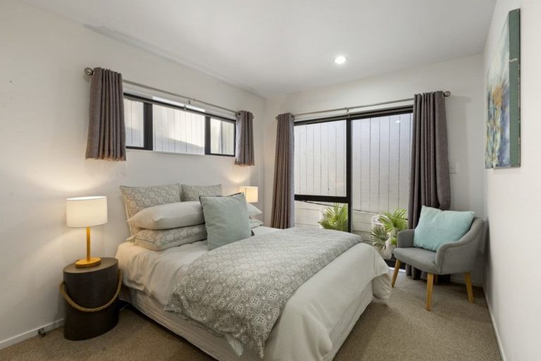 Photo of property in 2/41 Fairmount Road, Titirangi, Auckland, 0604