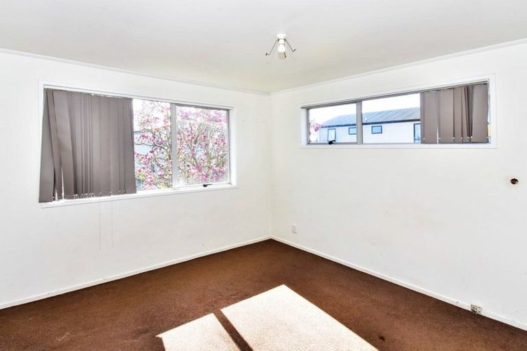 Photo of property in 31 Becker Drive, Weymouth, Auckland, 2103