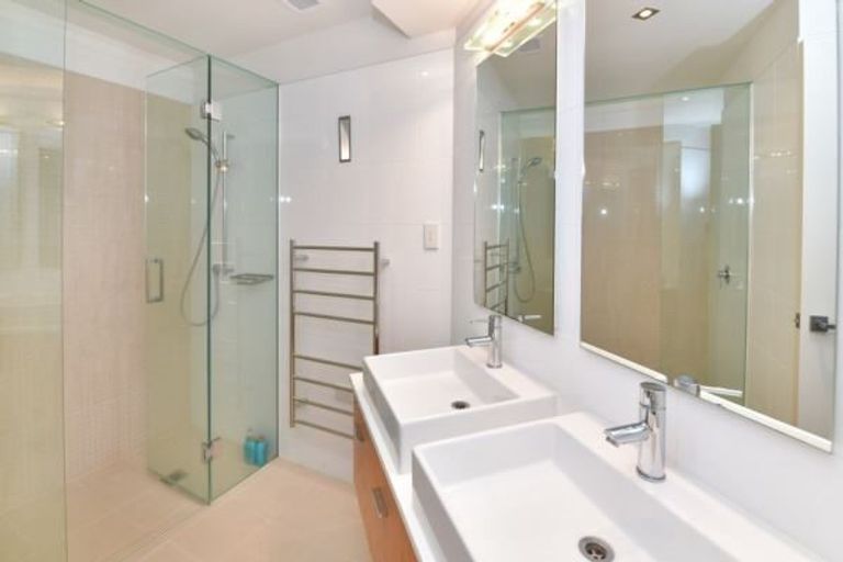 Photo of property in 18 Little Compton Mews, Snells Beach, 0920