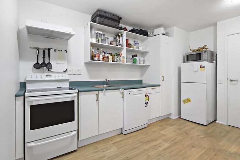 Photo of property in Palm Grove Apartments, 15/13b Palm Grove, Berhampore, Wellington, 6023