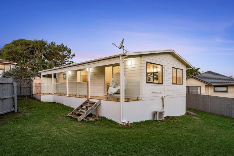 Photo of property in 2/71 Anich Road, Massey, Auckland, 0614