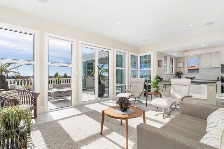 Photo of property in 37 Overdale Drive, Cashmere, Christchurch, 8022