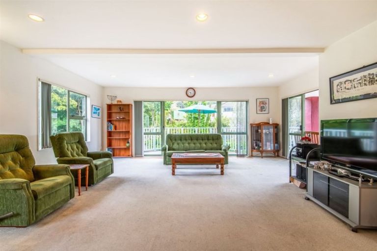 Photo of property in 2/88 Langana Avenue, Browns Bay, Auckland, 0630