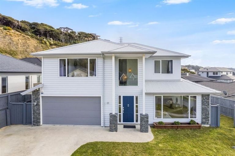 Photo of property in 16 Schooner Drive, Whitby, Porirua, 5024