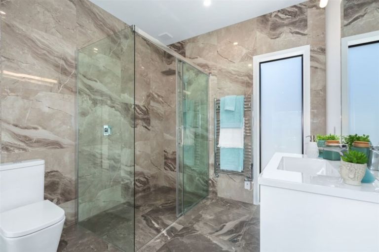 Photo of property in 55 Queen Charlotte Drive, Aotea, Porirua, 5024