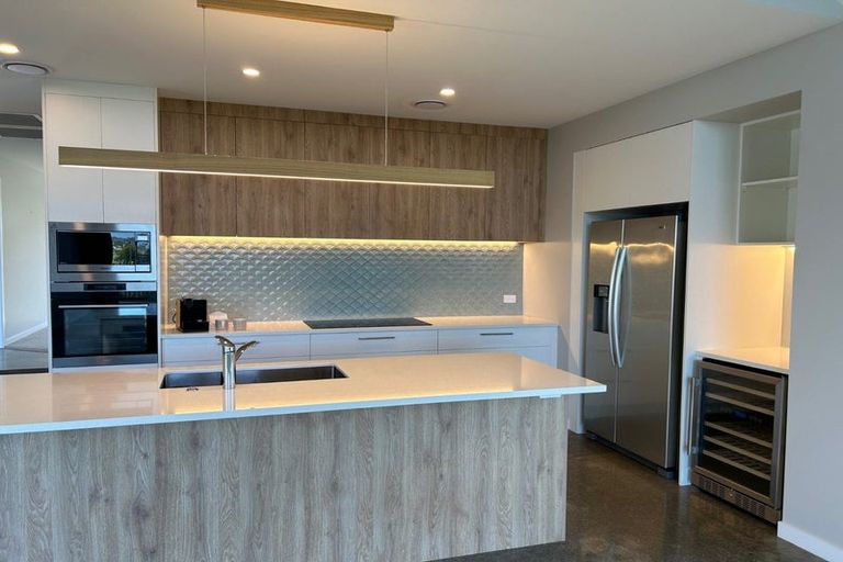 Photo of property in 75 Oak Road, Poraiti, Napier, 4112