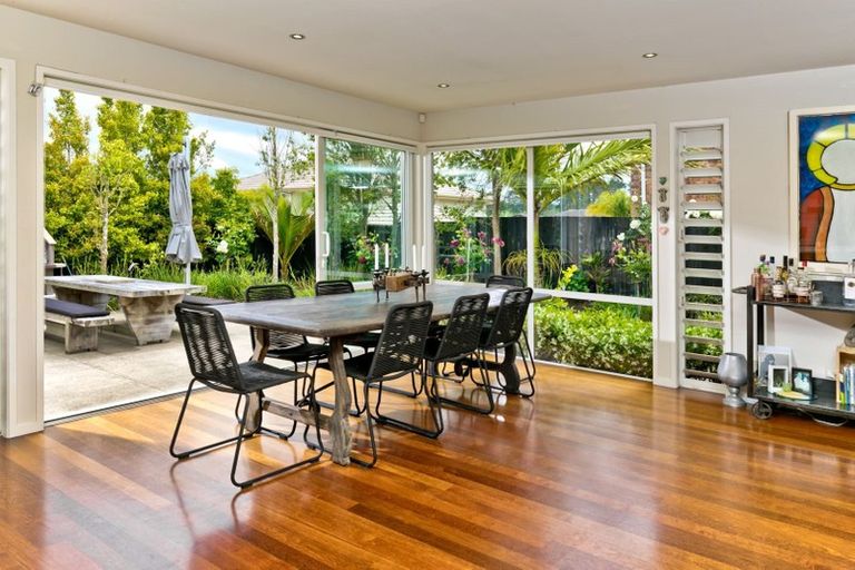 Photo of property in 27 Newbury Place, Schnapper Rock, Auckland, 0632