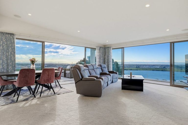 Photo of property in 320 Cannon Hill Crescent, Mount Pleasant, Christchurch, 8081