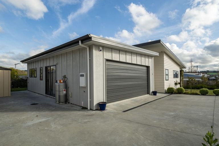 Photo of property in 6 Ellesmere Close, Pyes Pa, Tauranga, 3112