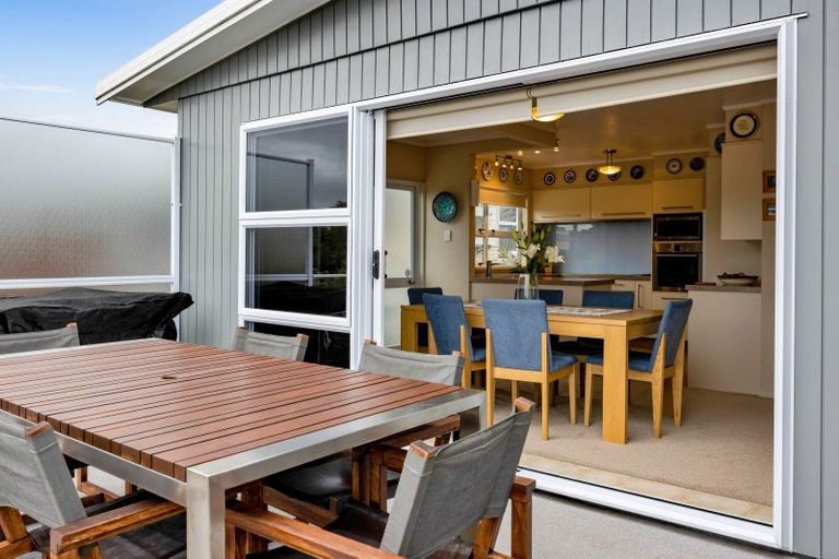 Photo of property in 17 Nevada Drive, Merrilands, New Plymouth, 4312