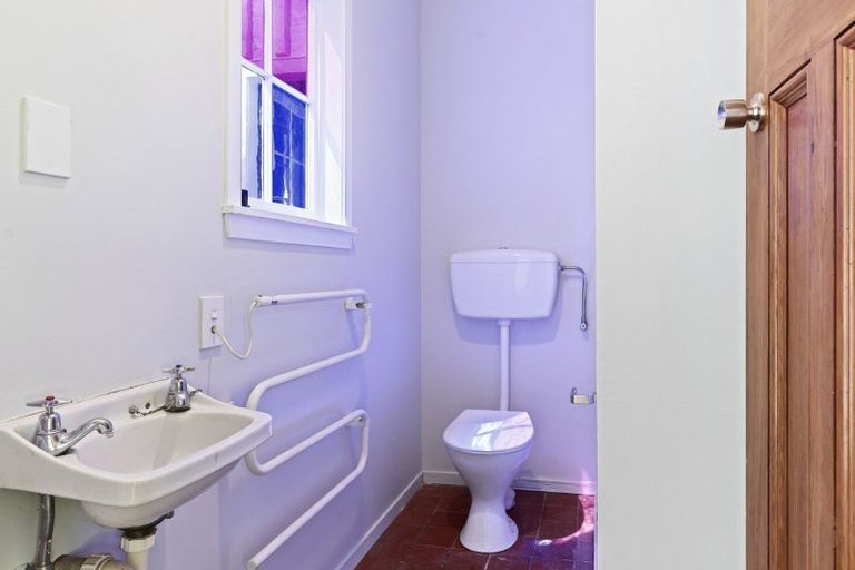 Photo of property in 90 Pendarves Street, New Plymouth, 4310