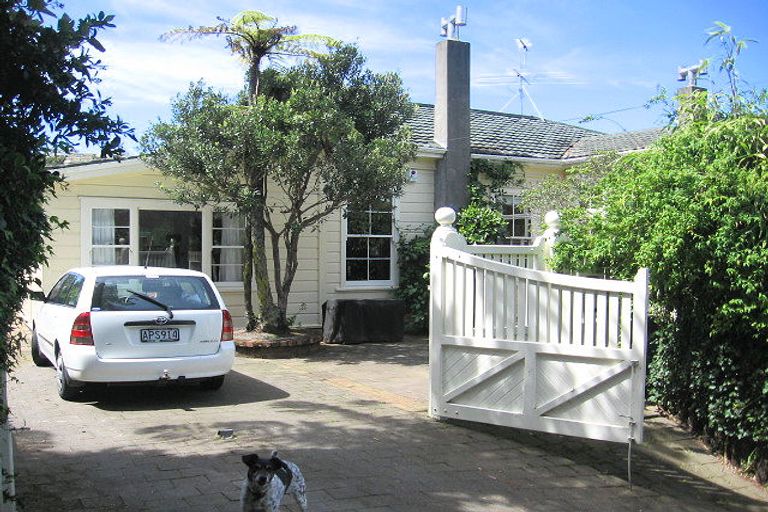 Photo of property in 4 Kohima Drive, Khandallah, Wellington, 6035