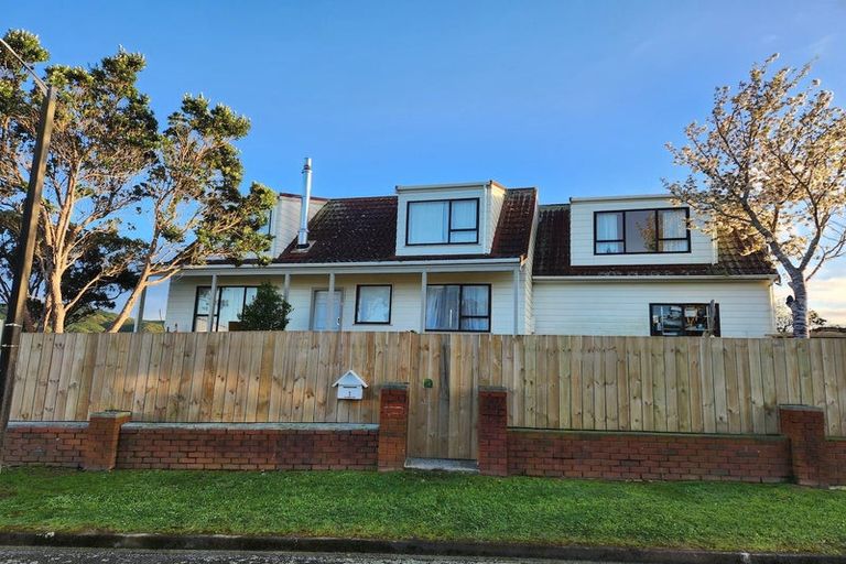 Photo of property in 1 Lindis Close, Kelson, Lower Hutt, 5010