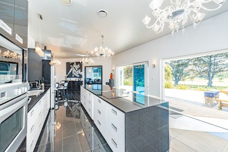 Photo of property in 35 Golf Vue Place, Castlecliff, Whanganui, 4501