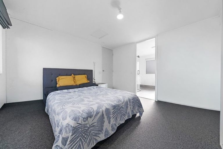Photo of property in Oakwood Manor, 608c Massey Road, Mangere, Auckland, 2022