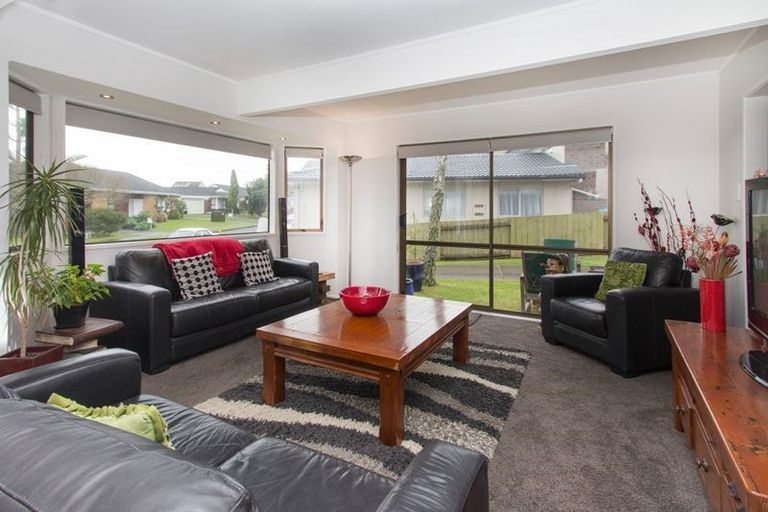 Photo of property in 1/16 Cornelian Crescent, Half Moon Bay, Auckland, 2012