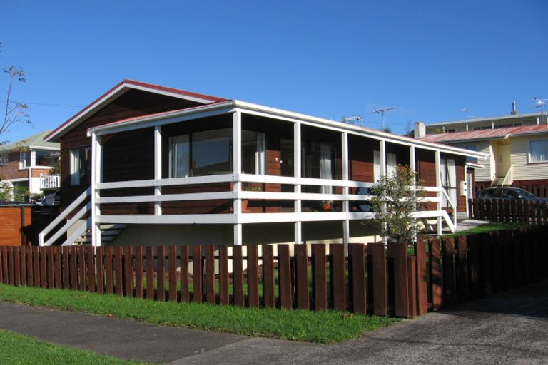 Photo of property in 6 Braebank Lane, Te Atatu South, Auckland, 0610