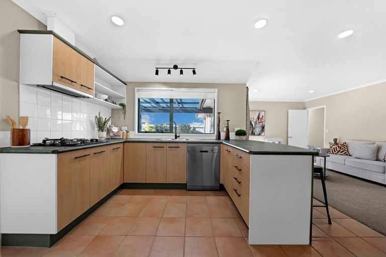 Photo of property in 3 Russett Grove, Henderson, Auckland, 0612
