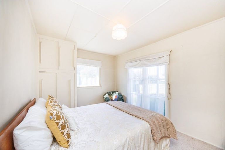 Photo of property in 12 Beach Street, Tangimoana, 4822