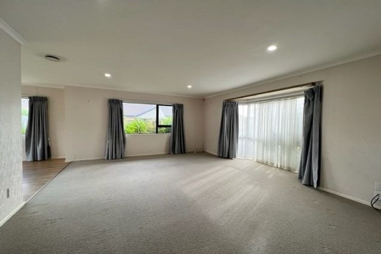 Photo of property in 104 Westerham Drive, Dannemora, Auckland, 2016