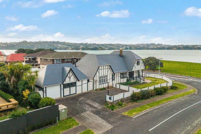 Photo of property in 81 Kiwi Esplanade, Mangere Bridge, Auckland, 2022