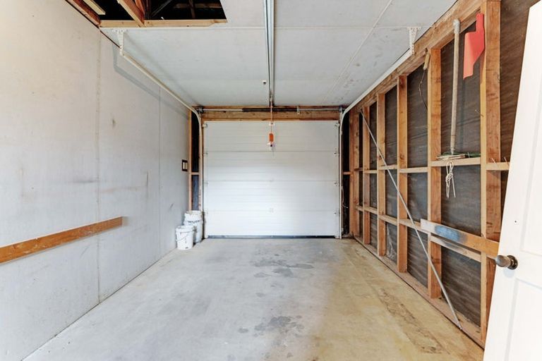 Photo of property in 81 Kiwi Esplanade, Mangere Bridge, Auckland, 2022
