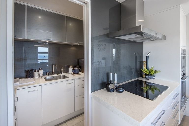 Photo of property in 62 Seaview Road, Castor Bay, Auckland, 0620