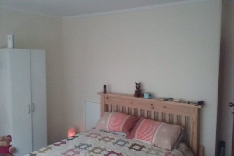 Photo of property in 2/83 Daffodil Street, Titirangi, Auckland, 0604