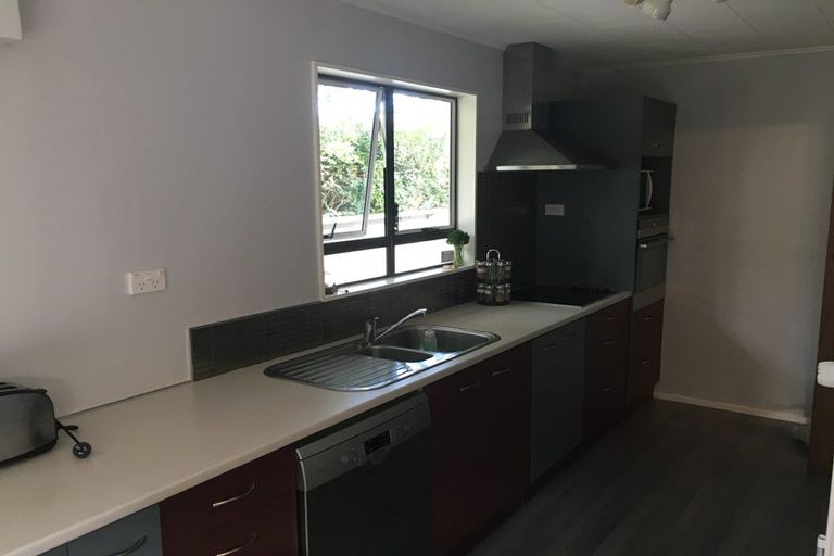 Photo of property in 28 Kanawa Street, Waikanae, 5036