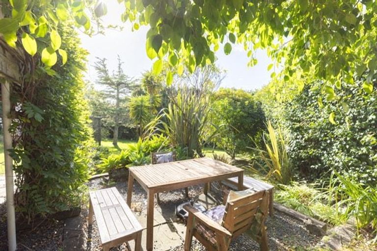 Photo of property in 33 Scott Road, Stanmore Bay, Whangaparaoa, 0932