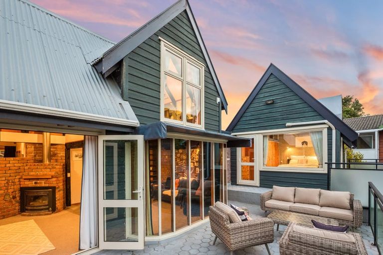 Photo of property in 5 Newnham Court, Tawa, Wellington, 5028