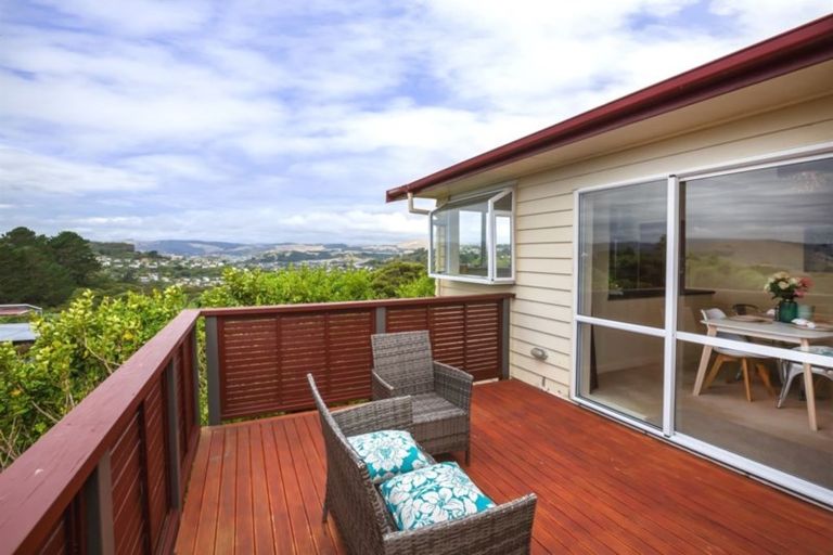 Photo of property in 2 Karoro Place, Paremata, Porirua, 5024