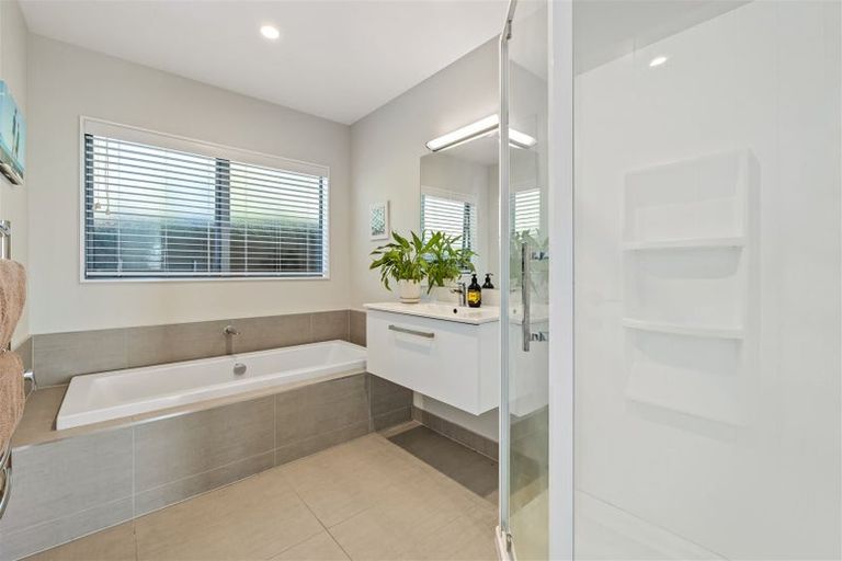 Photo of property in 74 Moncks Spur Road, Redcliffs, Christchurch, 8081