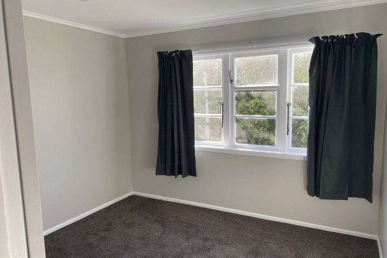 Photo of property in 94 Nicholson Road, Khandallah, Wellington, 6035