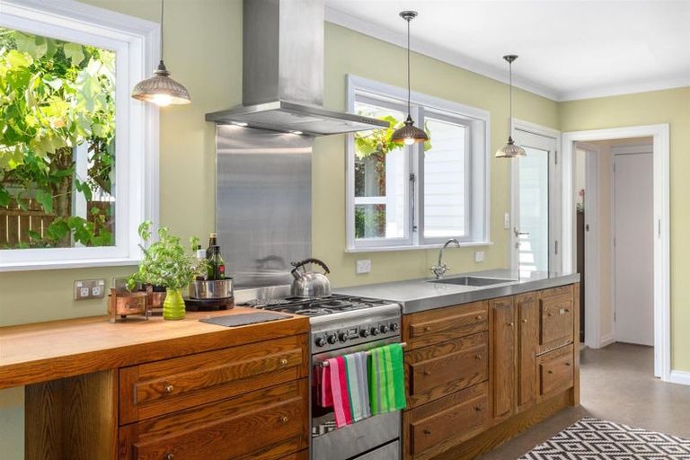 Photo of property in 19 Paremata Crescent, Paremata, Porirua, 5024