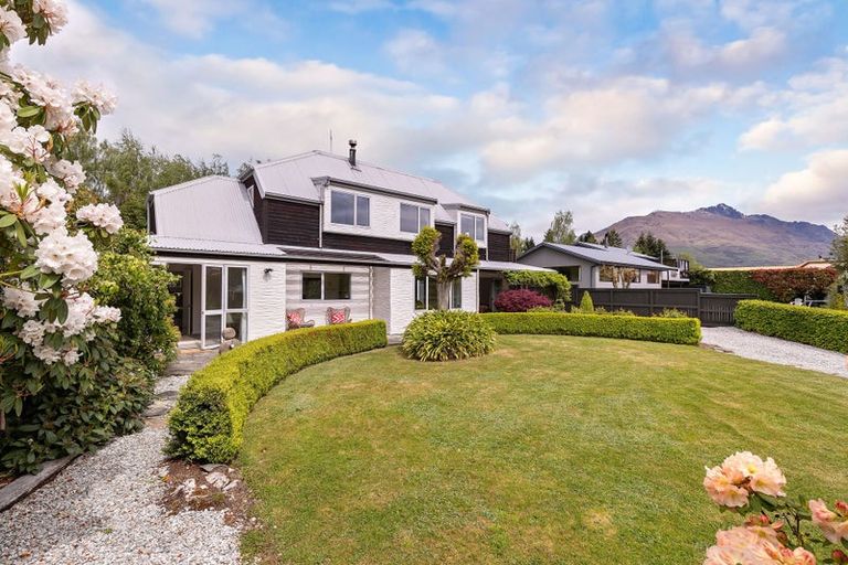 Photo of property in 7 Kelvin Place, Kelvin Heights, Queenstown, 9300