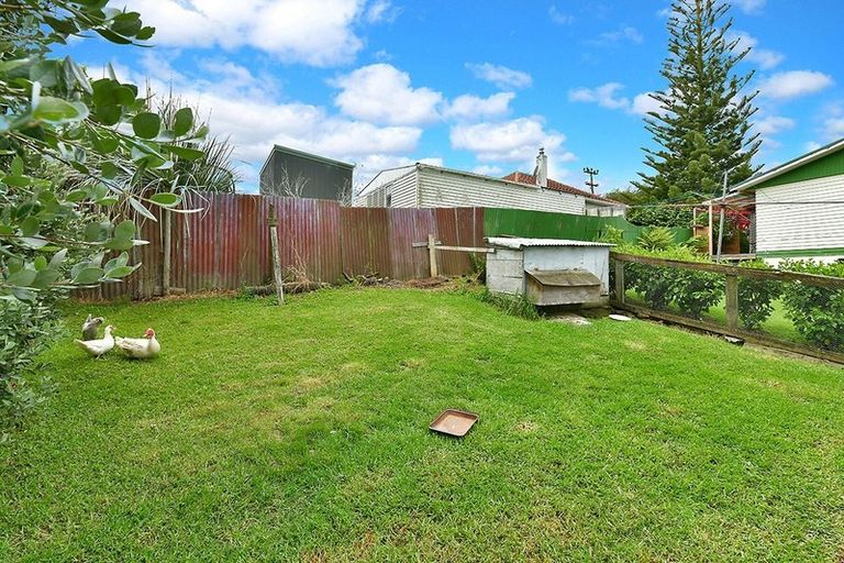 Photo of property in 49 Makiri Street, Helensville, 0800