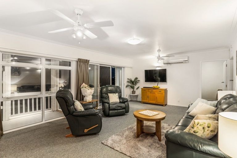 Photo of property in 220 Centreway Road, Orewa, 0931
