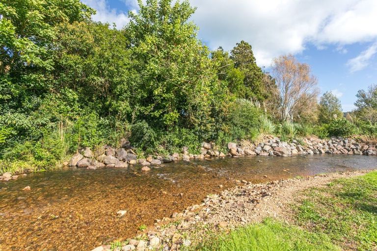Photo of property in 2 Cherry Lane, Coromandel, 3506