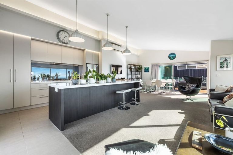 Photo of property in 74 Moncks Spur Road, Redcliffs, Christchurch, 8081