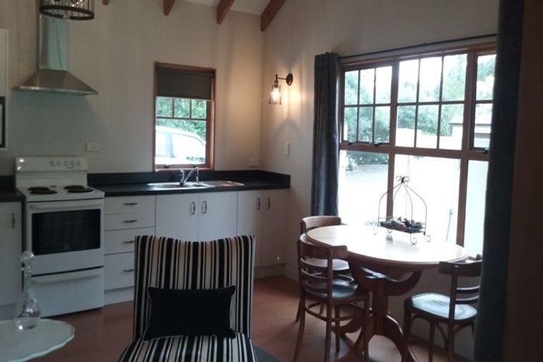 Photo of property in 5 Waicola Drive, Fitzherbert, Palmerston North, 4471